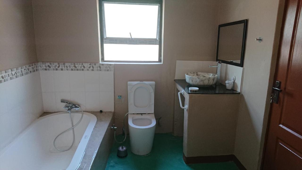 Svh Bush Lodge Marloth Park Bagian luar foto