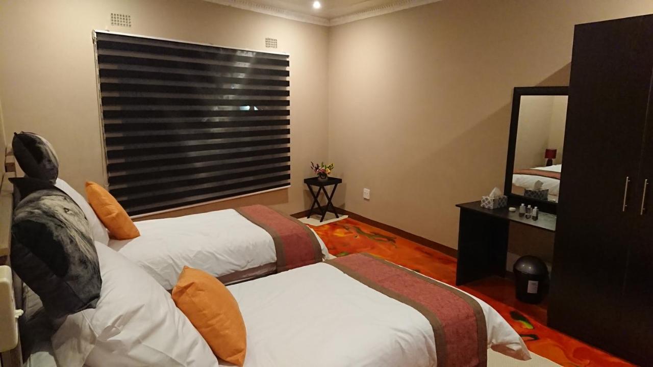Svh Bush Lodge Marloth Park Bagian luar foto
