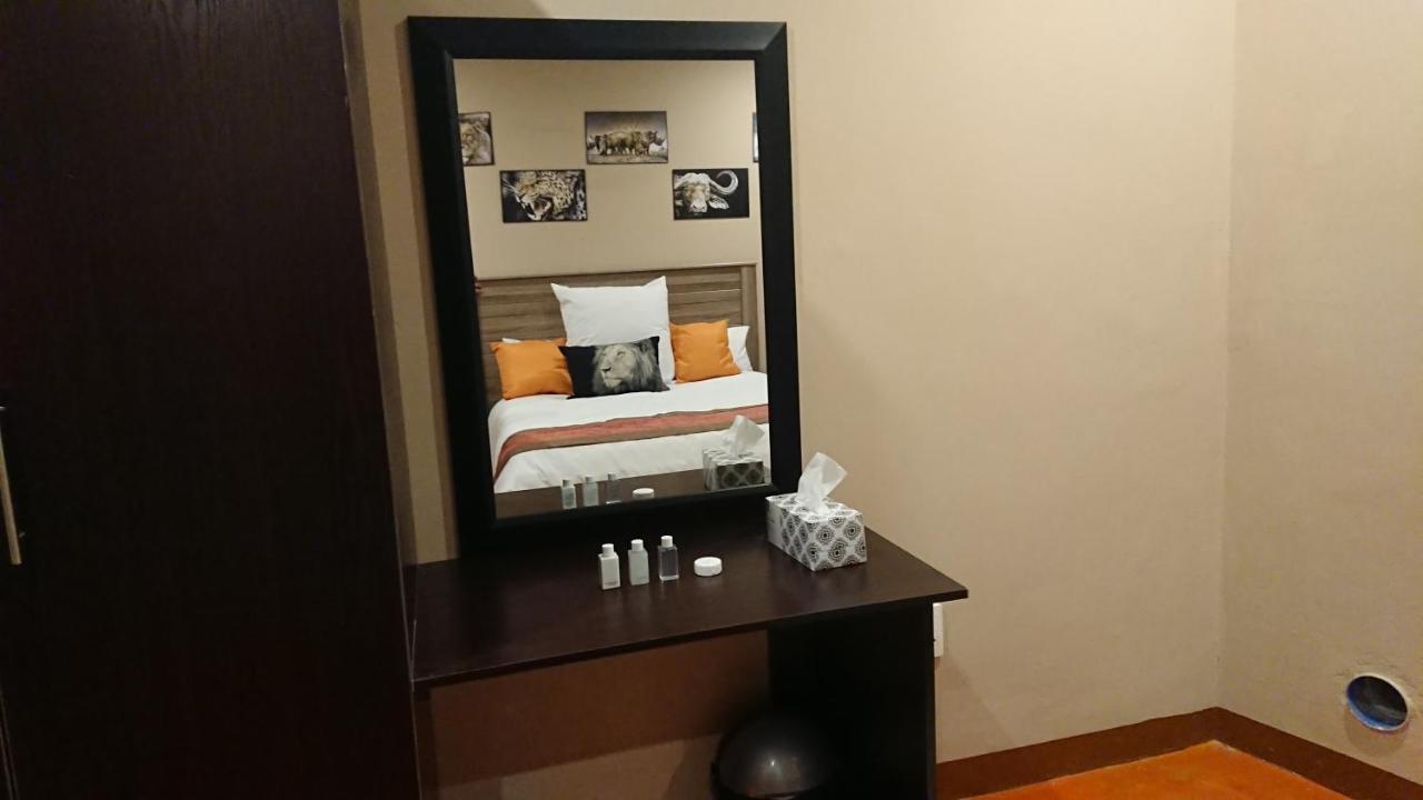 Svh Bush Lodge Marloth Park Bagian luar foto