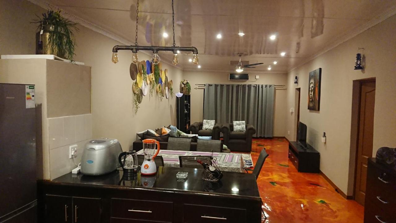 Svh Bush Lodge Marloth Park Bagian luar foto