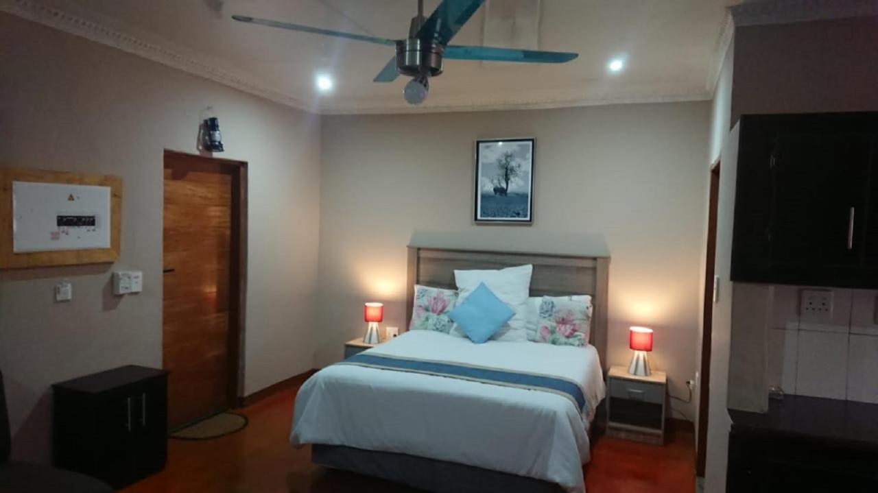 Svh Bush Lodge Marloth Park Bagian luar foto