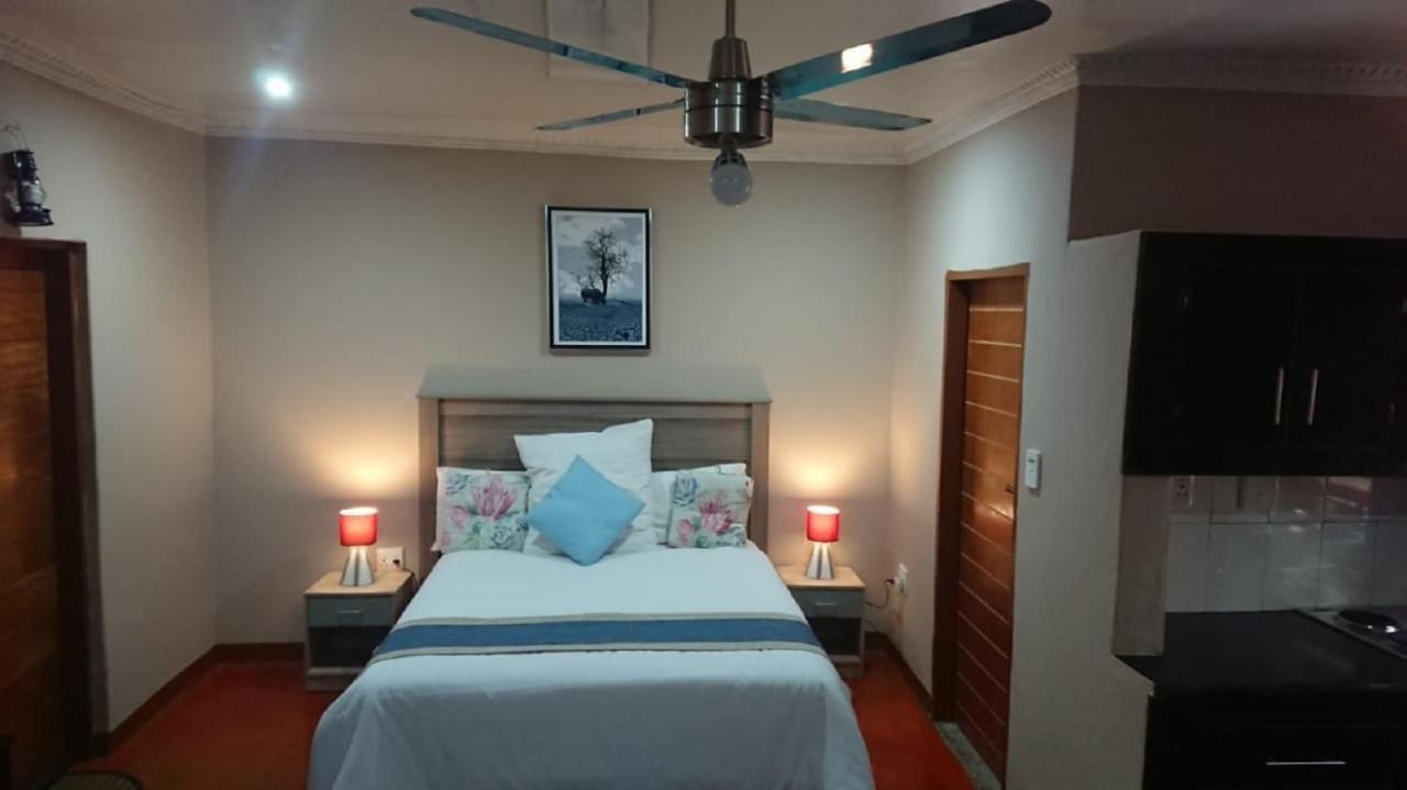 Svh Bush Lodge Marloth Park Bagian luar foto